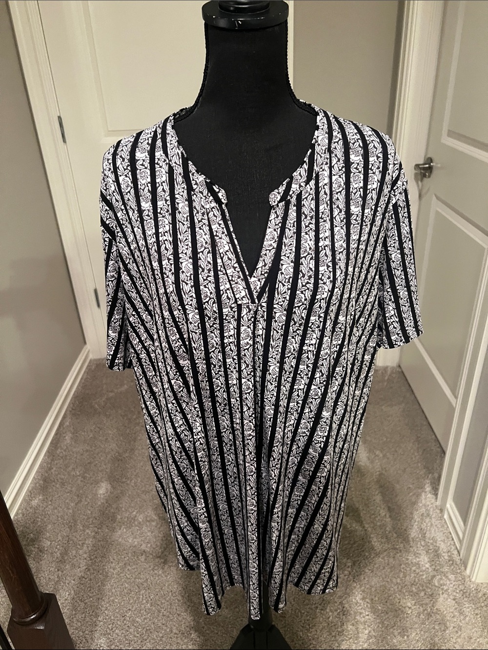 Cato Black and White Vertical Stripe Notch-Neck Tunic Size 22/24W